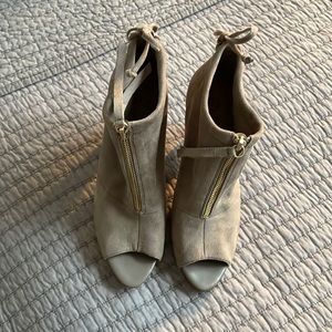 Bella Vita peep toe heel booties